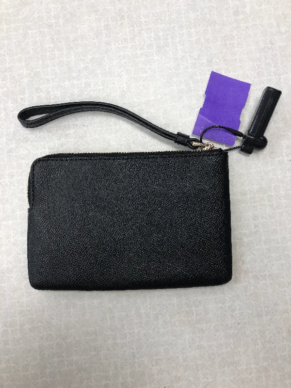 Vegan leather handbagsWristlet Designer By Coach  Size: Small